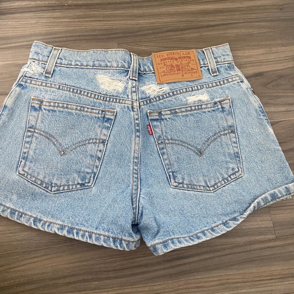 Vintage Levi’s shorts - Picture 1 of 2